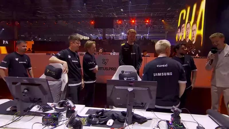 Igrači i staff Virtus.pro PUBG-a slave osvajanje Esports World Cupa 2026 u Parizu