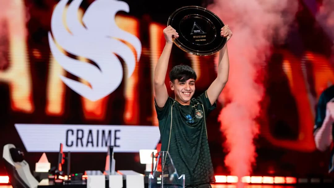 Jaime Craime Bustos podiže trofej nakon osvajanja Street Fightera 6 na EWC-u 2026.