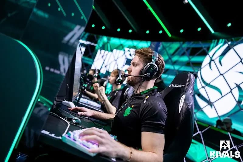 CS2 igrač za računalom tijekom BLAST Premier Rivals turnira