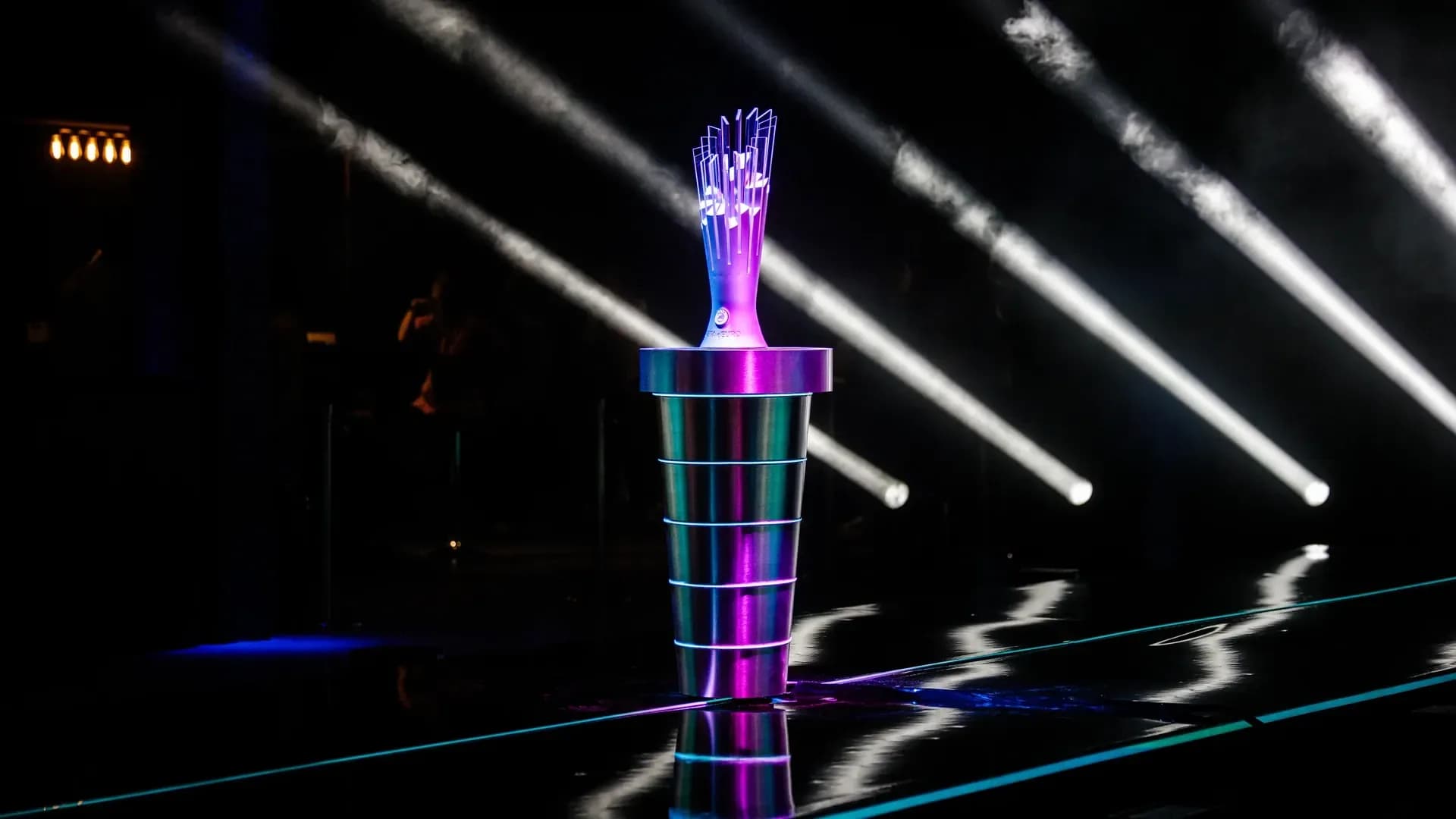 Trofej UEFA eEURO natjecanja na pozornici
