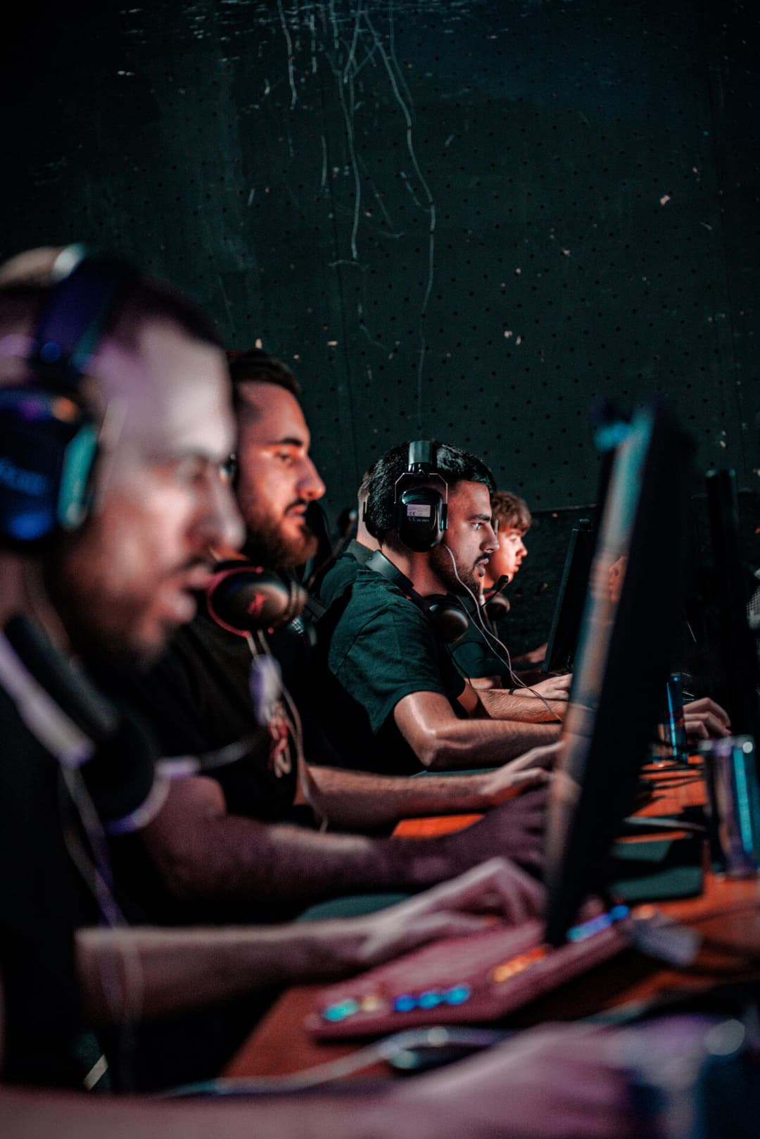 Red igrača za računalima na HertzOne Final Four LAN-u