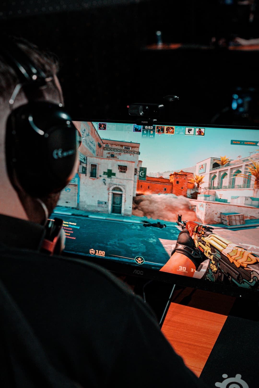 Igrač za računalom tijekom HertzOne Final Four LAN-a u Mostaru