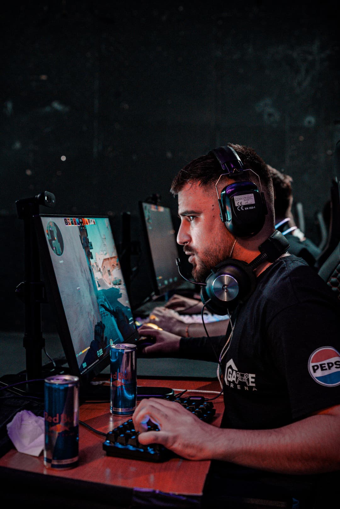 Igrač sa slušalicama tijekom HertzOne Final Four LAN-a