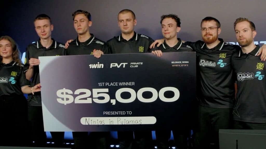 Igrači Ninjas in Pyjamas s pobjedničkim čekom nakon osvajanja 1win Private Club Season 1 u Beogradu
