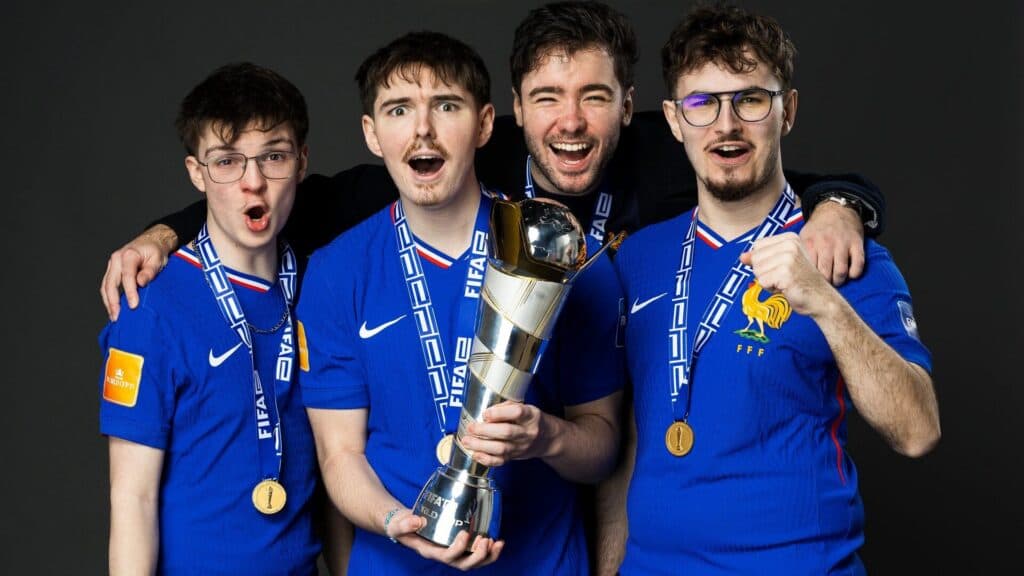 Francuski Rocket League tim s trofejem nakon osvajanja FIFAe World Cupa 2025. u Rijadu