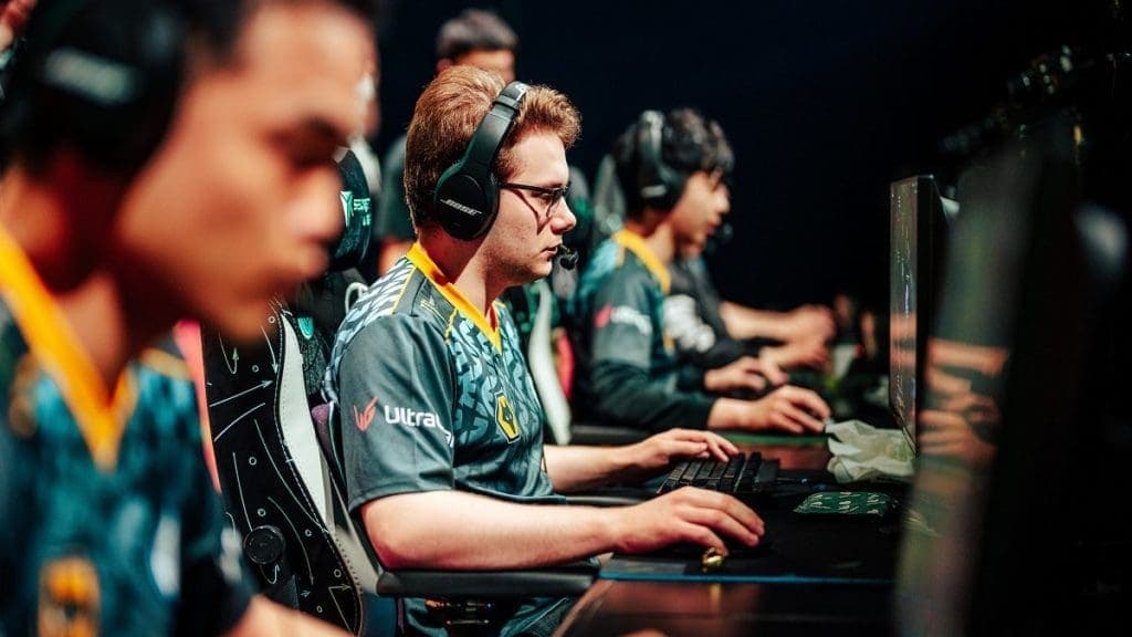Evil Geniuses take down C9 at the start of LCS Summer Split