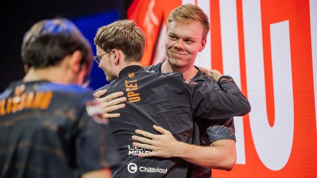 Fnatic defeated Cloud9 in first game of Worlds group stage