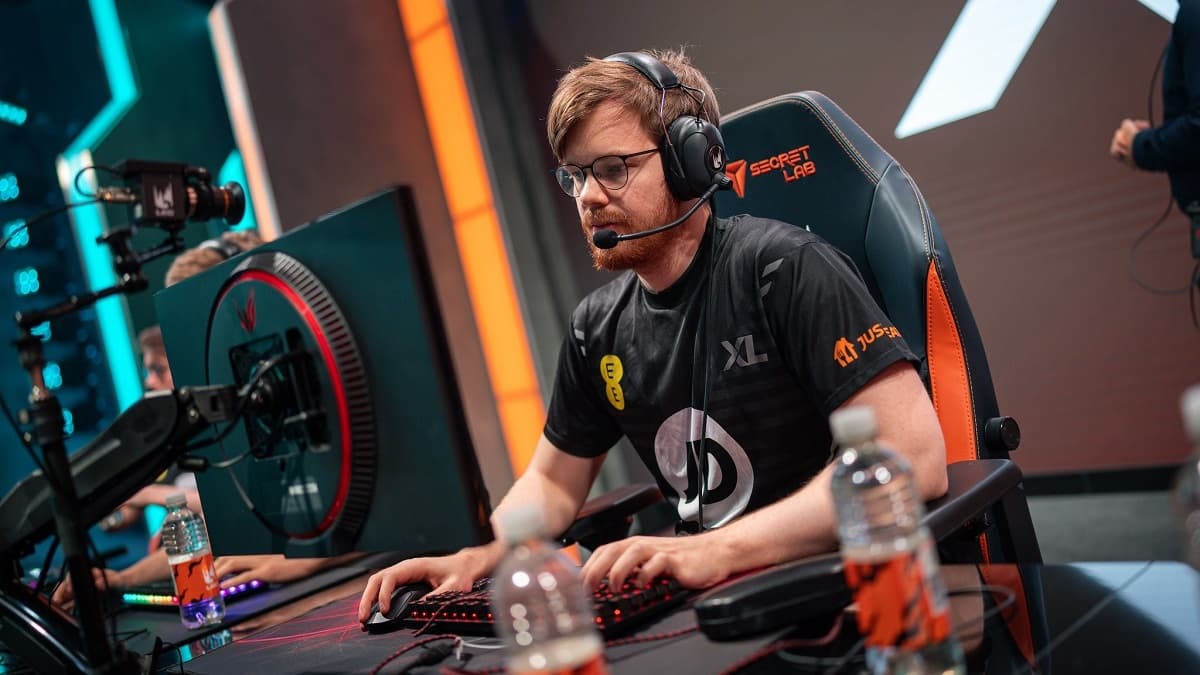 Nukeduck signs for 100Thieves as an assistant coach