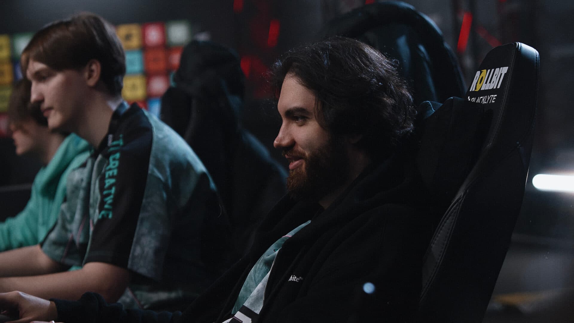 Članovi PARIVISION-a sjede uz gaming računala na arhivskoj fotografiji iz 2025.